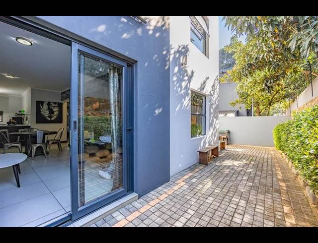 2 BEDROOM APARTMENT FOR SALE IN MENLO PARK